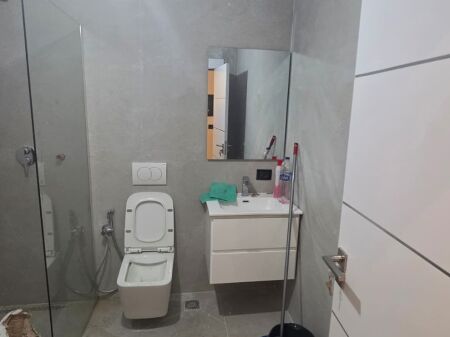 Appartamento 2+1 in affitto con una superficie di 90m², nella zona di Globe, di fronte a Delijorgji.