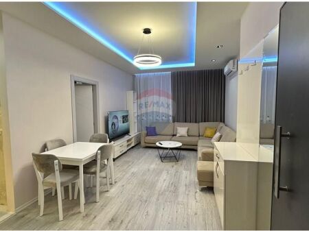 Jepet me Qera Apartament 1+1 tek Shkolla e Kuqe