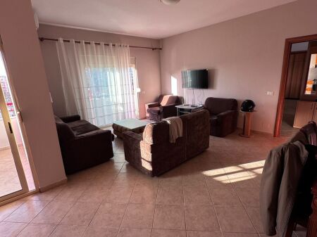 JEPET ME QERA APARTAMENT 2+1 – RRUGA MINE PEZA, PËRBALLË HARRY FULTZ 