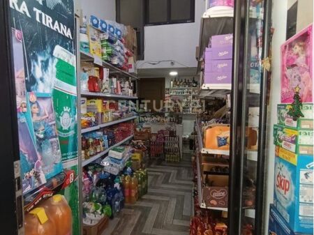 Shitet Njësi Komerciale pranë 5 Majit