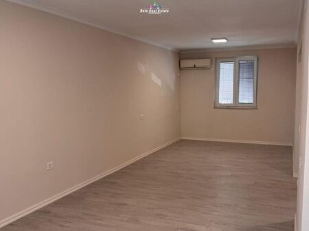 Ufficio in Affitto 1+1 Vicino 21 Dicembre (ID BZ2951) Tirana