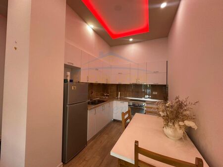 Qera, Apartament 2+1, Liqeni i Thate, Tiranë.