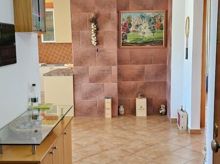 Presso la Scuola Ali Demi, Appartamento 2+1+2 in Affitto con Spazio Ampio!