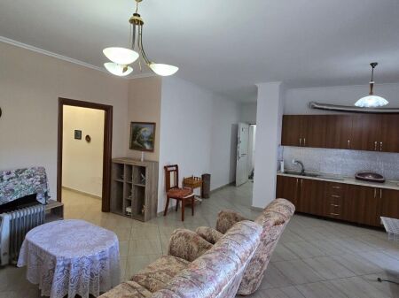  Shitet Apartament 2+1+2 – Pazari i Ri 