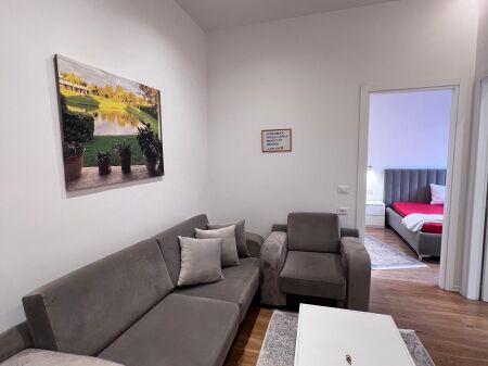 Jepet me qira apartament 2+1 tek Hotel Colosseo,te rruga e  e Durresit