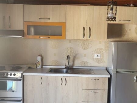  JEPET APARTAMENT 1+1 ME QERA NE KINOSTUDIO 