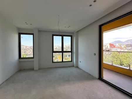 Vendiamo Appartamento 2+1+2+ Posto Auto Piazza 21