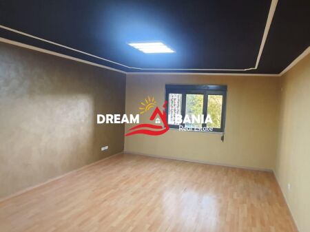 Jepet me qera ambient biznesi ne Rrugen e Kavajes prane Qendres (ID 42611534)