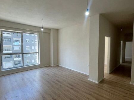 SHITET APARTAMENT 3+1+2 TEK KOMUNA E PARISIT, BEGA07