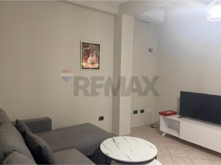 Apartament 1+1 per qira, Qender, Rr Kavajes