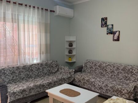 Apartament me qera 1+1 Astir prane Artistit