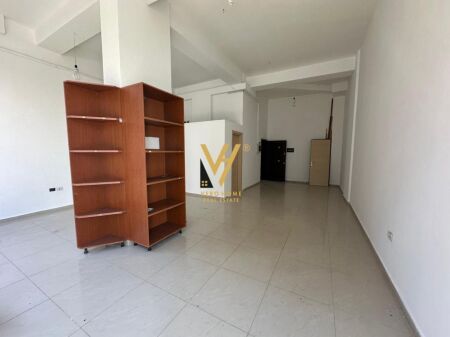 JEPET AMBIENT BIZNESI 54 M2 ME QERA NE ASTIR 50.000 LEKE