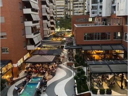  LOUNGE / BAR-CAFFE IN VENDITA NELL'AREA DELIJORGJI  85,000 €