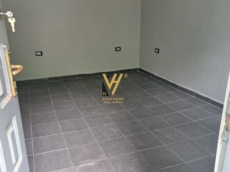 JEPET ZYRE 20 M2 ME QERA TE ISH EKSPOZITA 50.000 LEKE