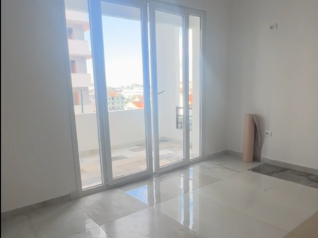 APARTAMENT 2+1+2 NE SHITJE TE PALLATET E VERDHA