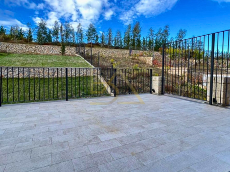 Villa su 3 Piani in Vendita – Lundër, Tirana