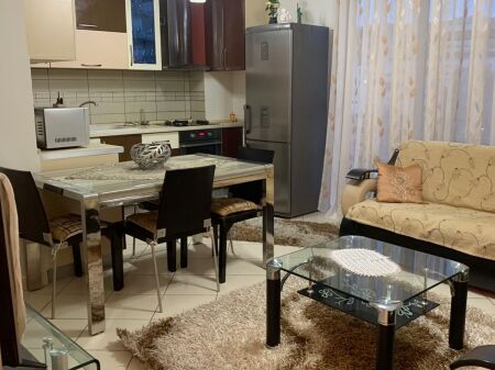  Jepet me Qera Apartament 2+1+2 ne Astir afer Oslo Bar