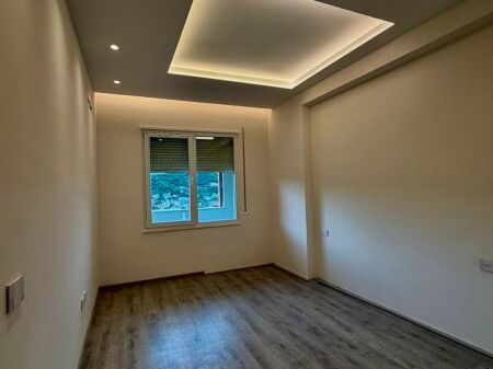  Shitet Apartament 1+1 i mobiluar tek Golden Park