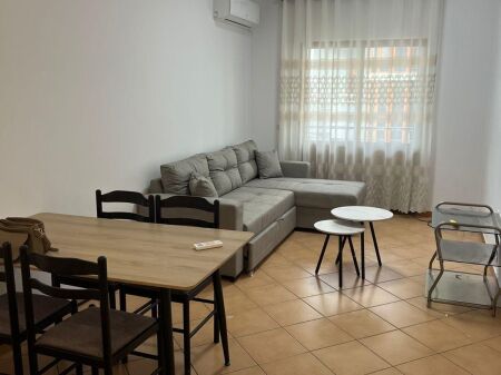 Jepet me qera 3+1 Prane universitetit Marin Barleti , Selite