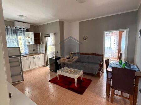 Affittasi, Appartamento 2+1, Presso Shkëmbi i Kavajës, Vicino a Majestic, Durrës.