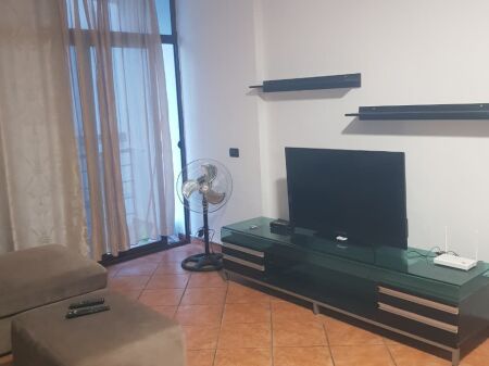 Affittasi appartamento 1+1 vicino al Parco in Via Kavajes vicino a Globe.