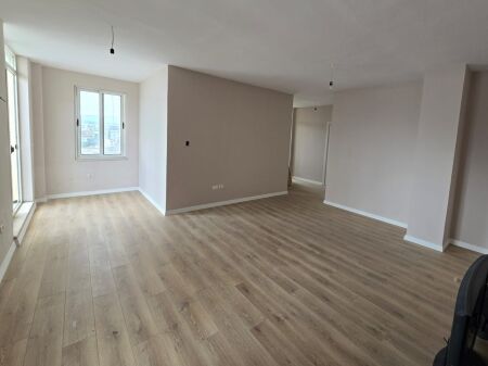 APARTAMENT 2+1+2 ME SUPER VERANDË TEK KOMPLEKSI FRATARI