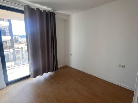  Ufficio in affitto 1+1 al Golden Tower, Mine Peza