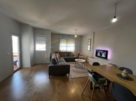 Shitet, Apartament 2+1, Yzberisht, Tiranë.