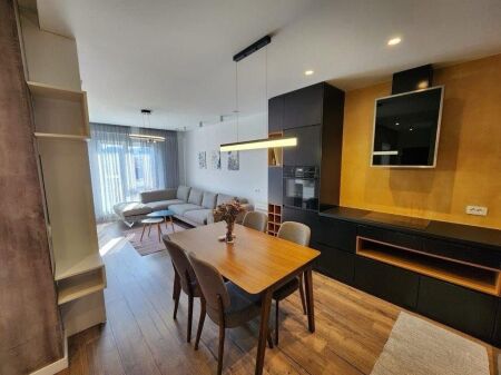  Appartamento 2+1+2 super arredato al Complesso Magnet Prezzo 800 euro al mese