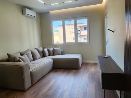  Shitet Apartament 1+1 te Mine Peza, pranë Qendrës së Tiranës