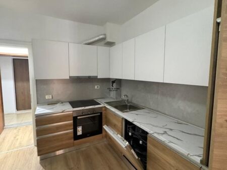APARTAMENT ME QERA 2+1 5 MAJ 550 EURO FH-74173