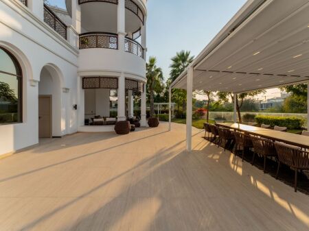 Vendesi in vendita Super Villa di Lusso con Piscina – Una Residenza Elitaria