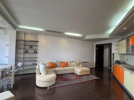 Apartament 2+1 me qera, Mbikalimi i Komunes Parisit