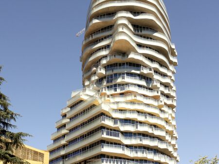  Shitet Apartament 3+1 Premium – Tirana’s Rock, me pamje nga Sheshi Skënderbej 