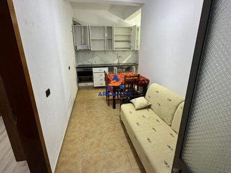 JEPET APARTAMENT 1+1 ME QERA "TEK VILAT AMERIKANE ,RRUGA E ELBASANIT" 35.000 LEKE