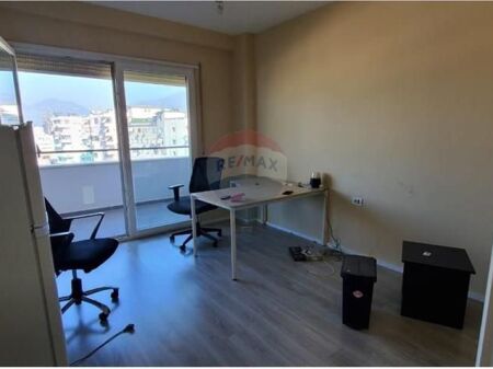 Jepet me qera apartament per zyra