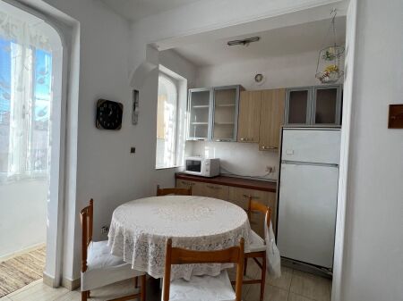 Apartament -Per qera