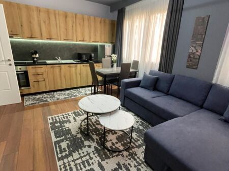  Apartament 2+1+2 me Ballkon për Qira – Kopshti Botanik   600 euro / muaj