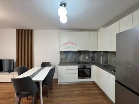 Apartament - Për Shitje - Rruga e Elbasanit, Tiranë