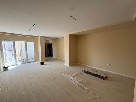  Shitet apartament 3+1+2  Zogu i Zi Çmimi: 262500€