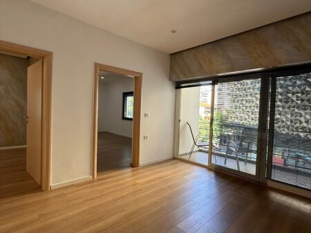 Affitto | Ambjent Biznesi | Blloku | 950 €/mese