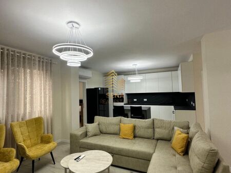 Qira, Apartament 3+1+2blk+2wc,Komuna Parisit, Prane Kristal Centre,120,000 Leke/muaj
