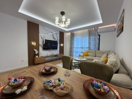Shitet Apartament 2+1+2 Pallati me Shigjeta