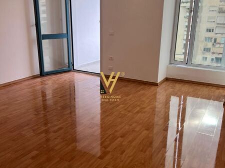 JEPET ZYRE 190 M2 ME QERA TEK AIR ALBANIA 2.000 EURO