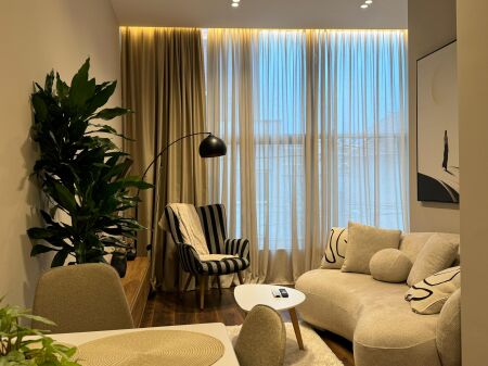Rr Bogdaneve /prane Qendres, jepet me qera apartament modern 2+1.