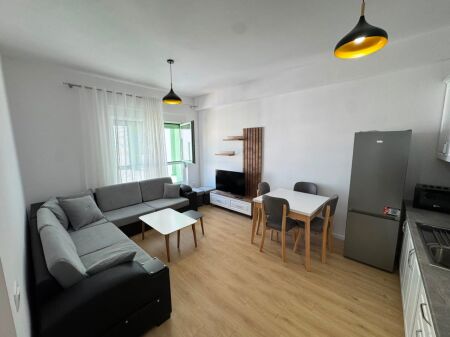 Jepet me qera apartament 1+1  Ali Demi – Kompleksi Kadiu Çmimi: 40,000 Lekë