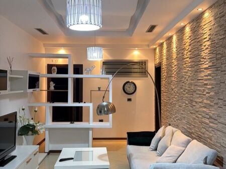 Jepet me qera apartament 2+1+2 te Blloku, Rruga Nikolle Tupe Tirane