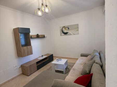 Affittasi, Appartamento 2+1, Presso Lulishtja – Centro, UKD.