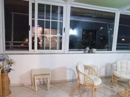 Super Apartment + Verandas In The Block