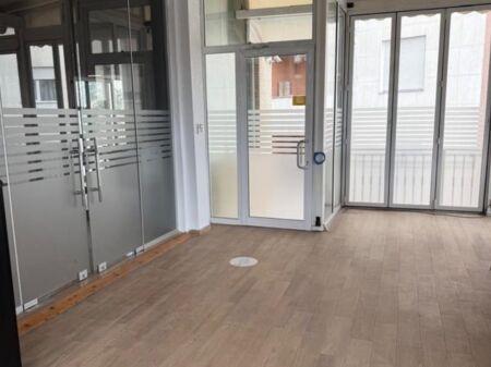 📌Locale per uffici in affitto a Kodra e Diellit 1